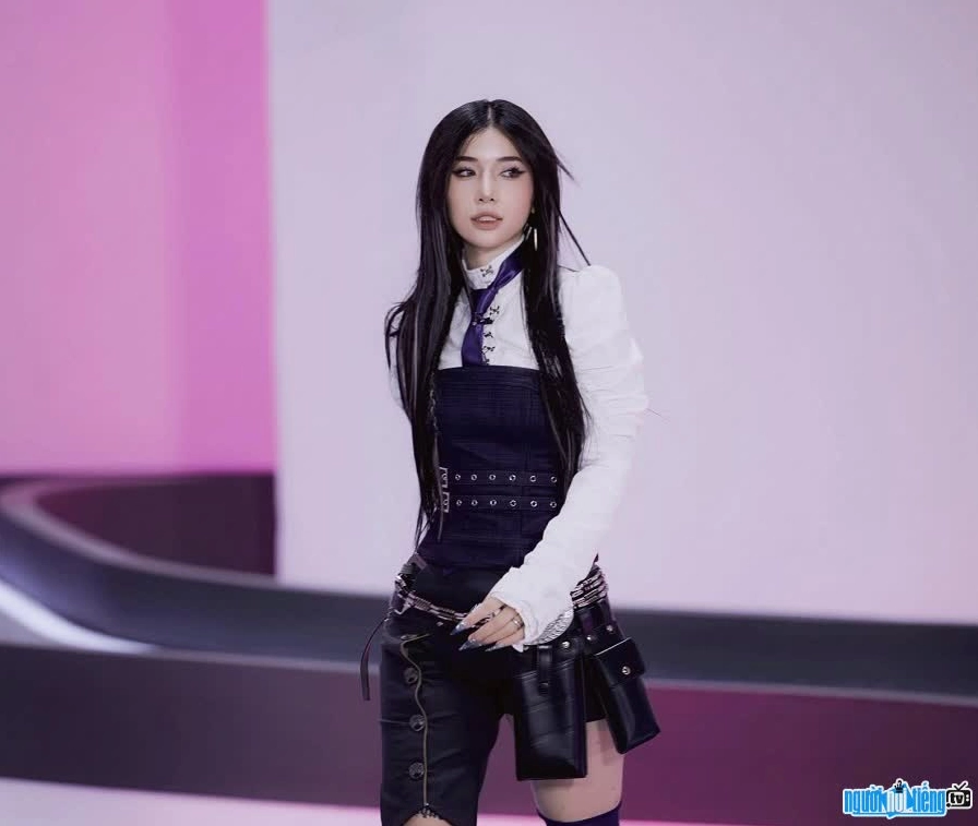 Ca sĩ Lyhan xinh đẹp cá tính