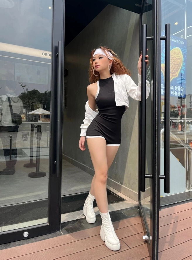 Hoa Xù khoảnh khắc vui vẻ rạng ngời