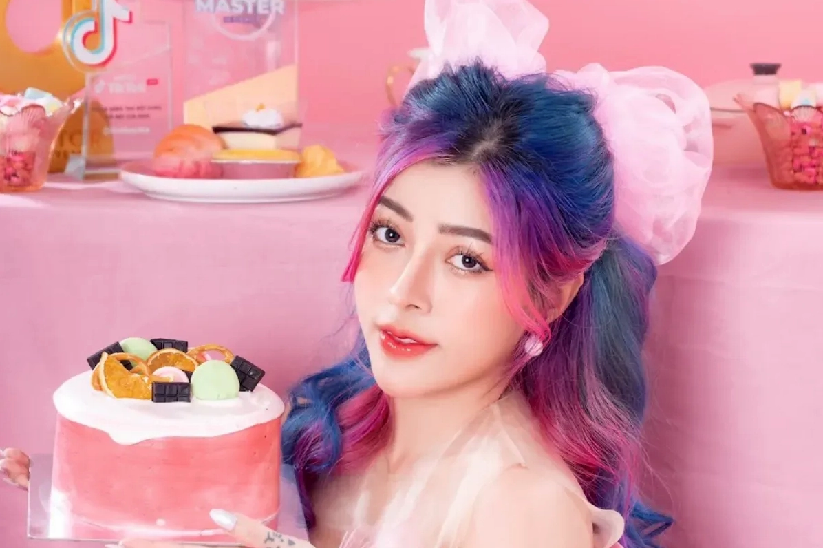 Linh Barbie và nguồn hỗ trợ gia đình