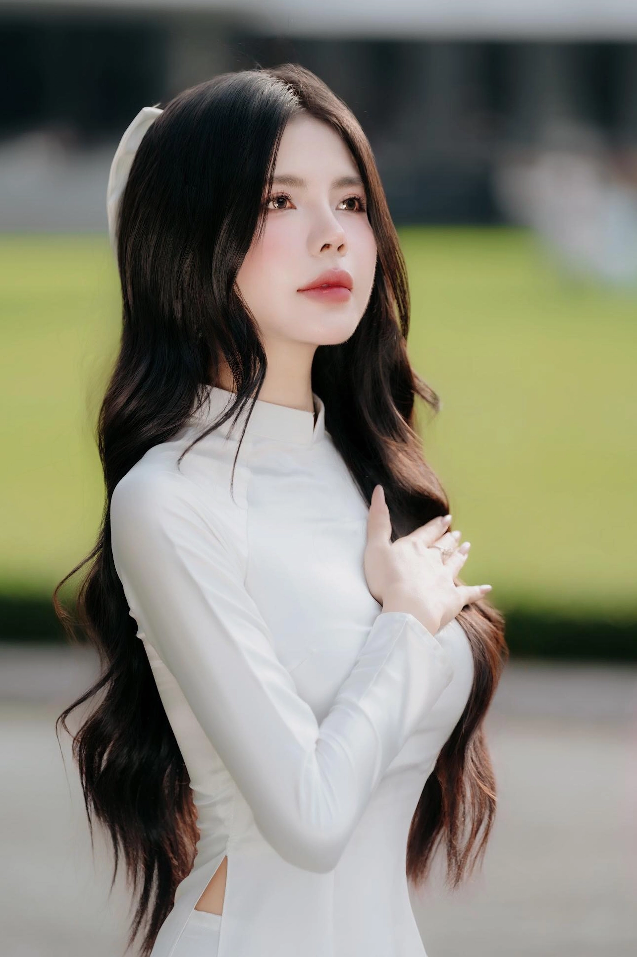 Mai Dora áo dài chào mừng ấn tượng