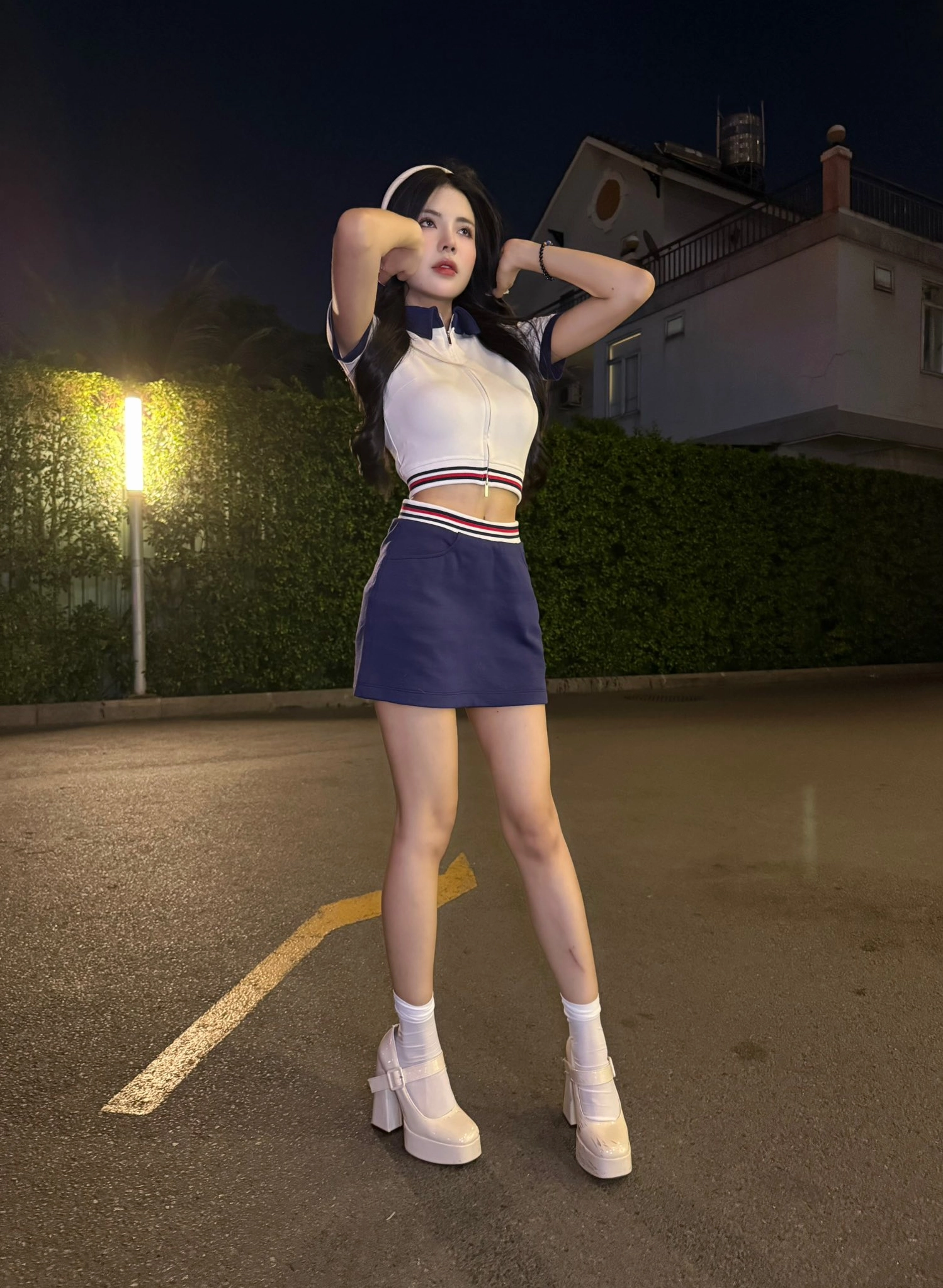 Mai Dora áo dài duyên dáng mê hoặc