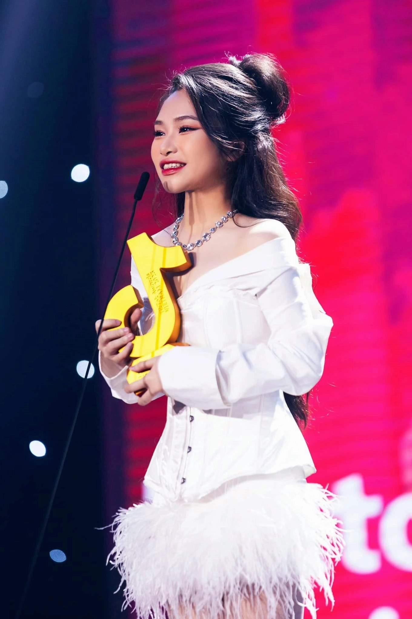 Mây Bae góc nghiêng mê hoặc