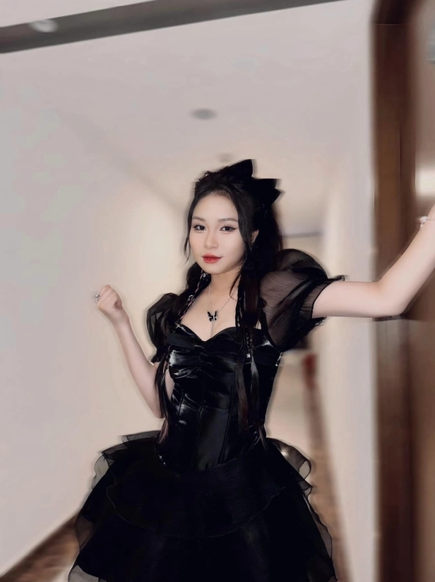 Mây Bae rạng ngời liên tục