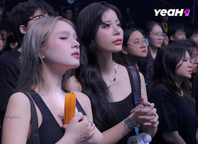 MisThy nụ hôn gây sốc với streamer khác