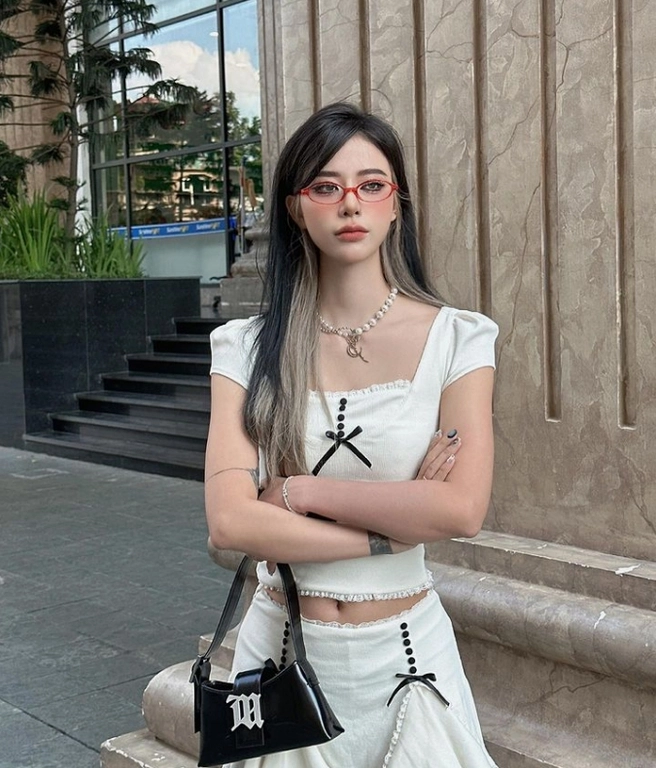 MisThy vui vẻ ra mắt dàn chị đẹp cùng người yêu