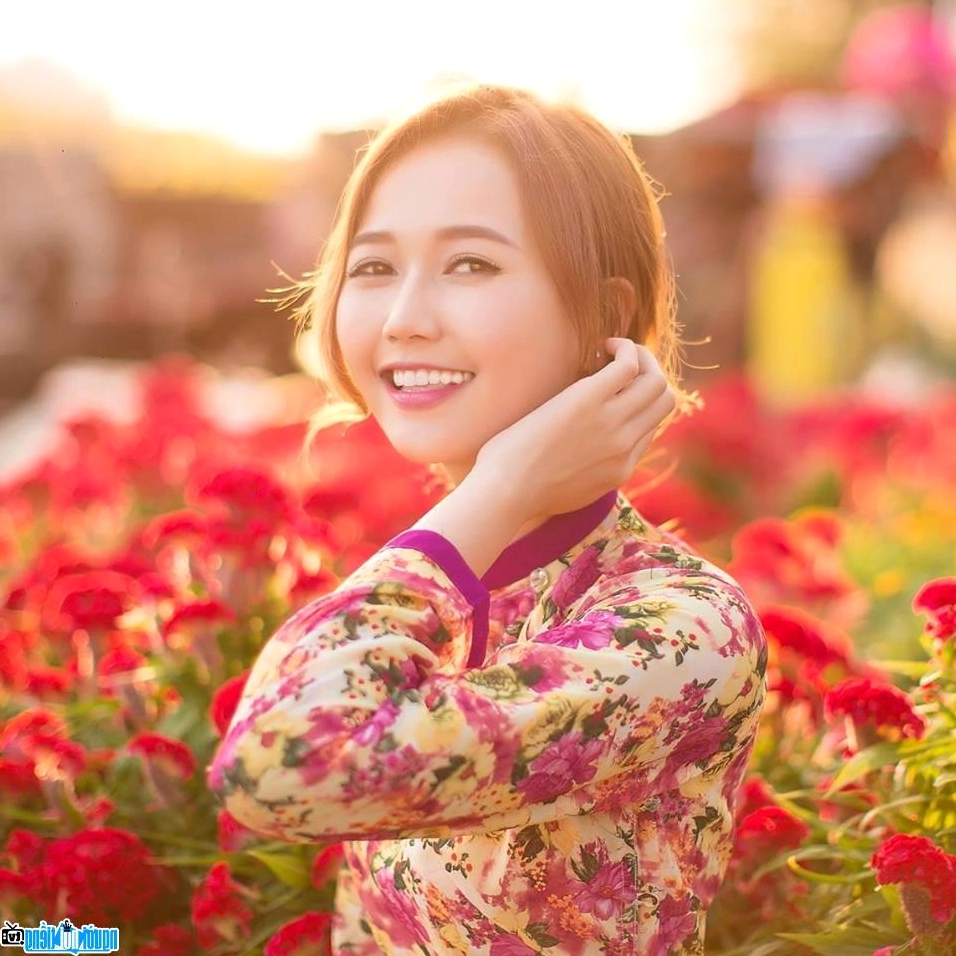 Nhung Gumiho thướt tha áo dài duyên dáng