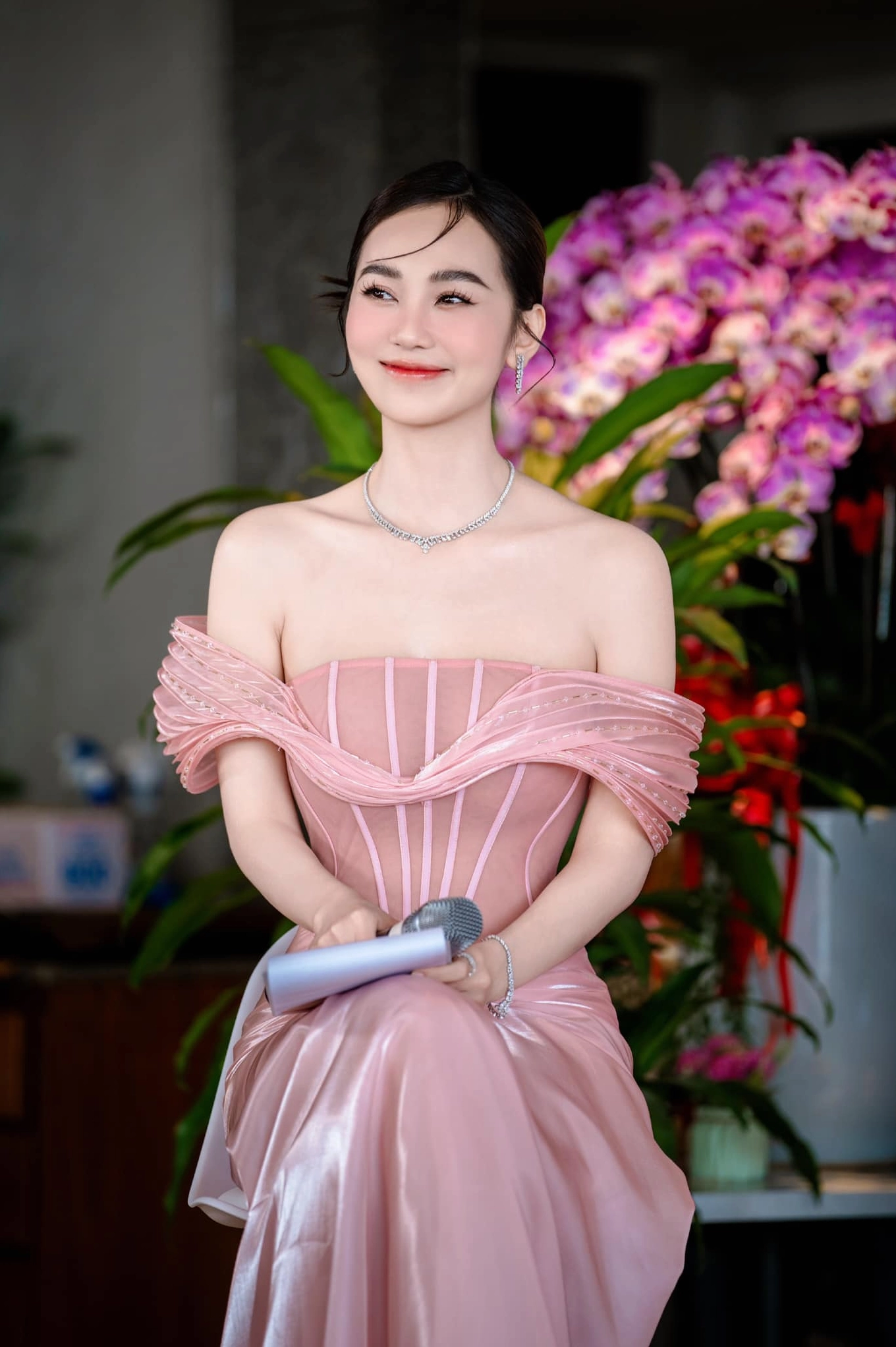 Nụ cười rạng ngời của Hoàng Kim Chi trong sự kiện