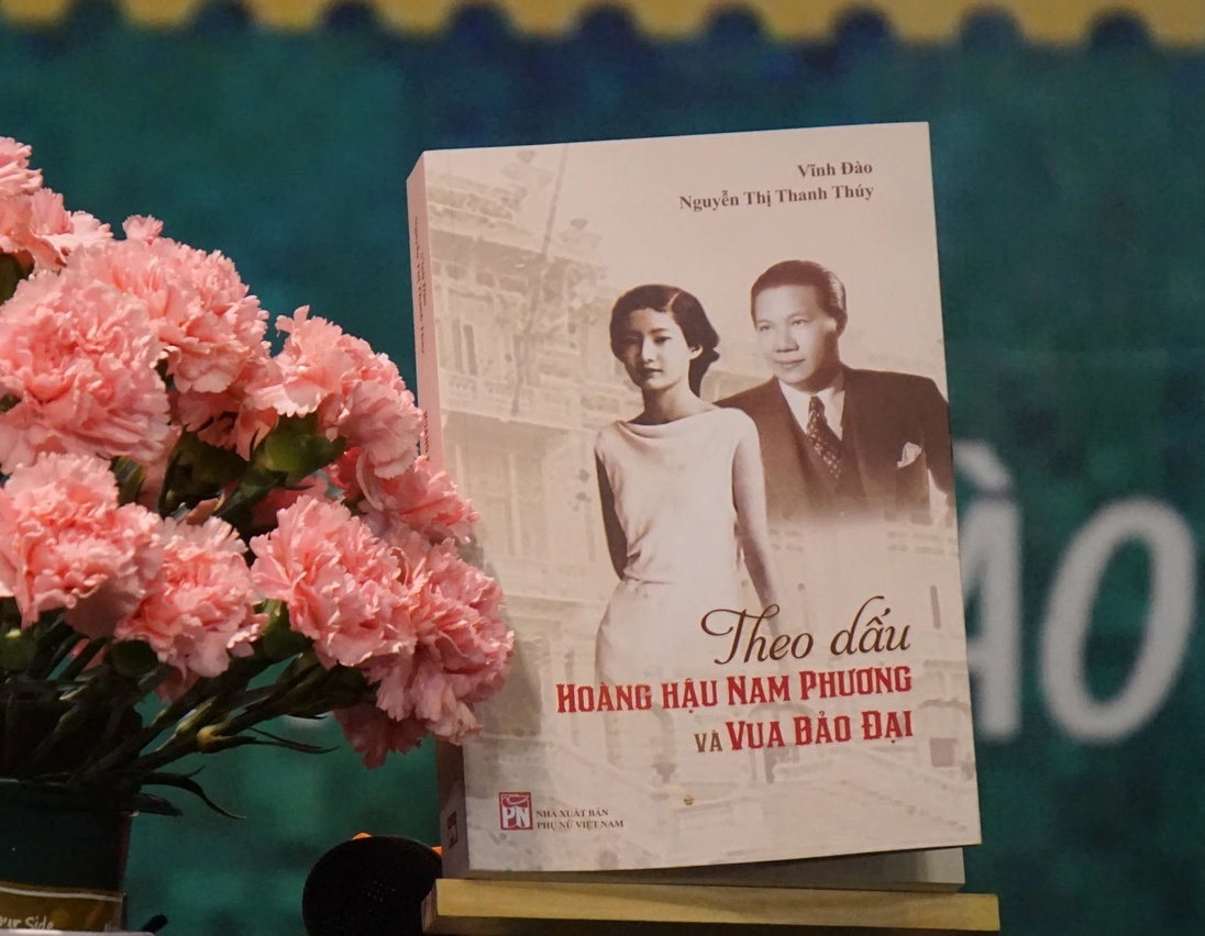 Sách về Nam Phương và vua Bảo Đại