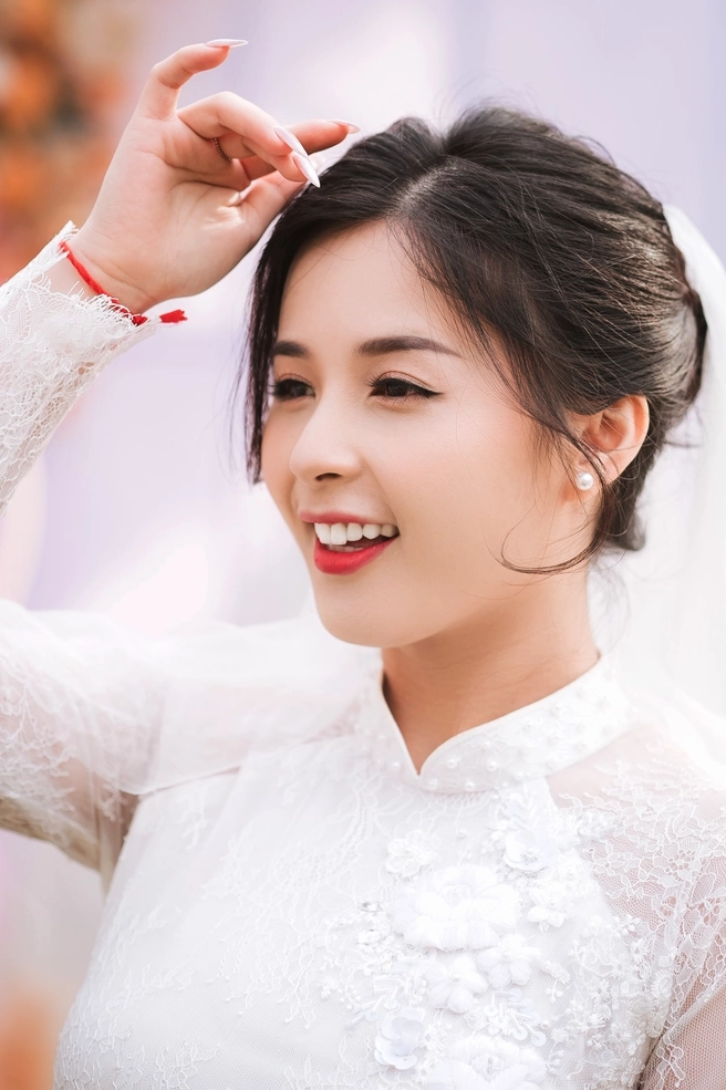 Thảo Nari duyên dáng cưới hỏi