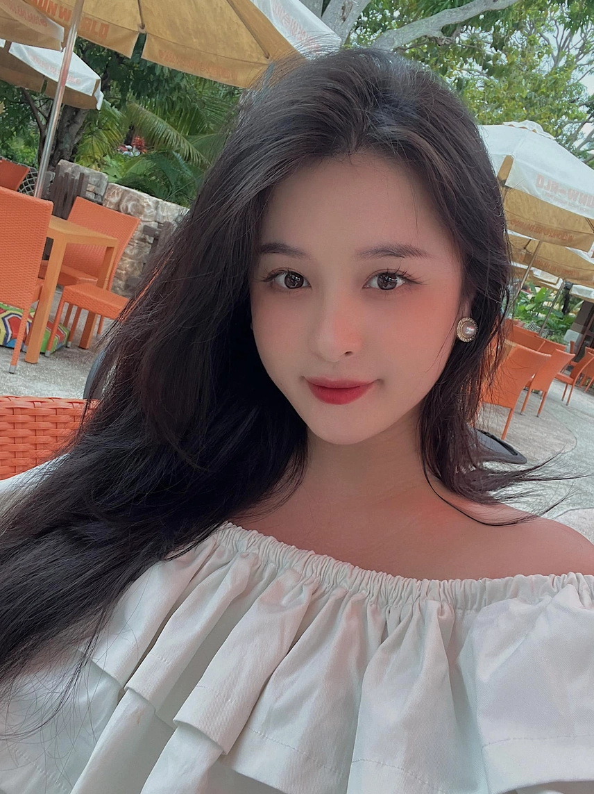 Thảo Nari mẹ trẻ xinh đẹp