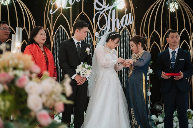 Thảo Nari quyến rũ ngày cưới