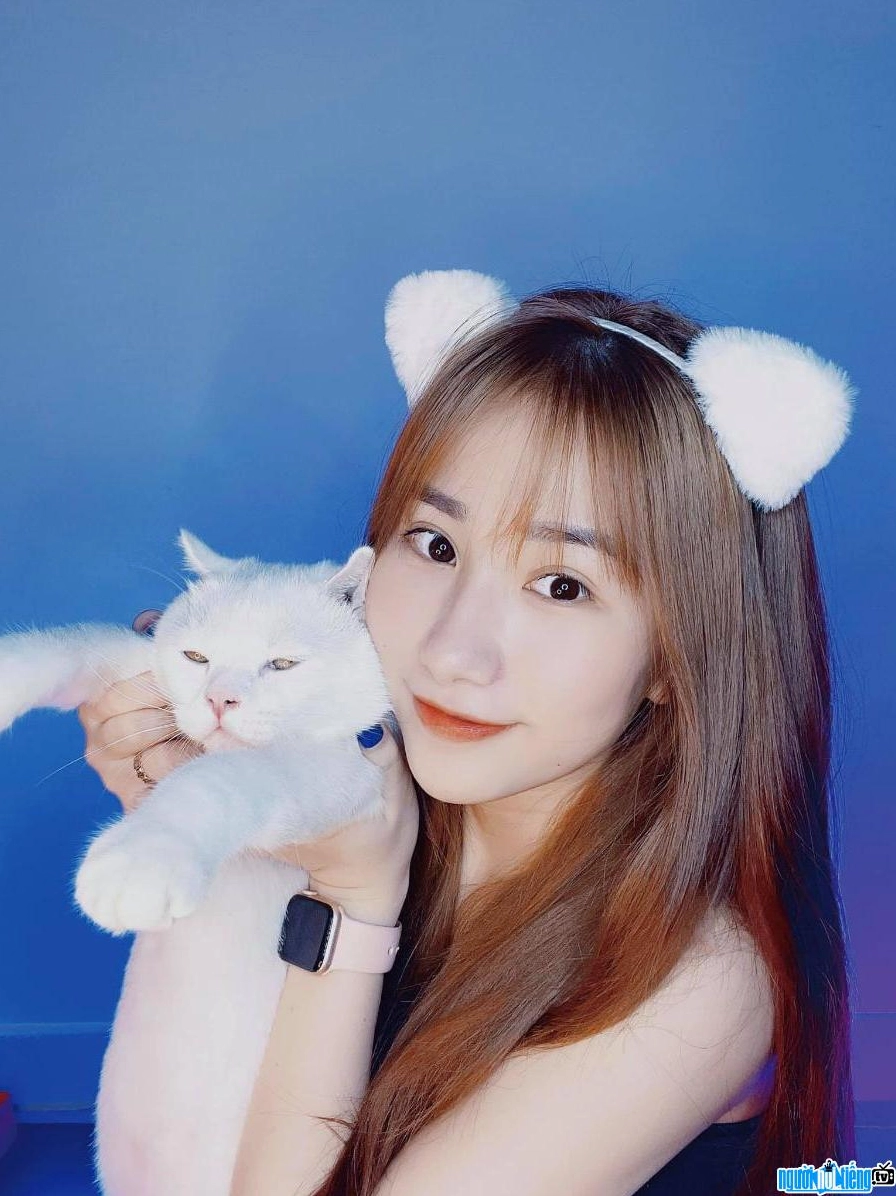 Tiểu Hý dễ thương với thần thái tự nhiên