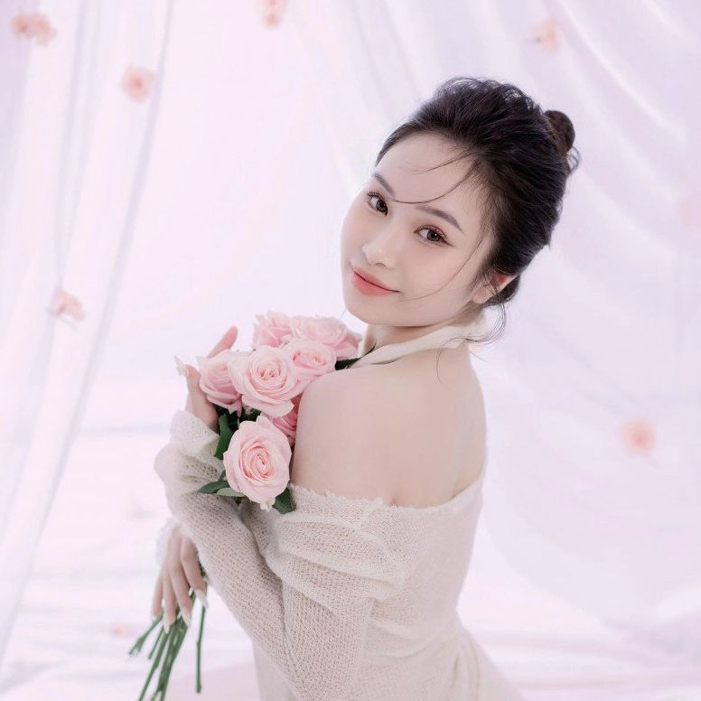 TikToker Mây Bae thần thái cuốn hút