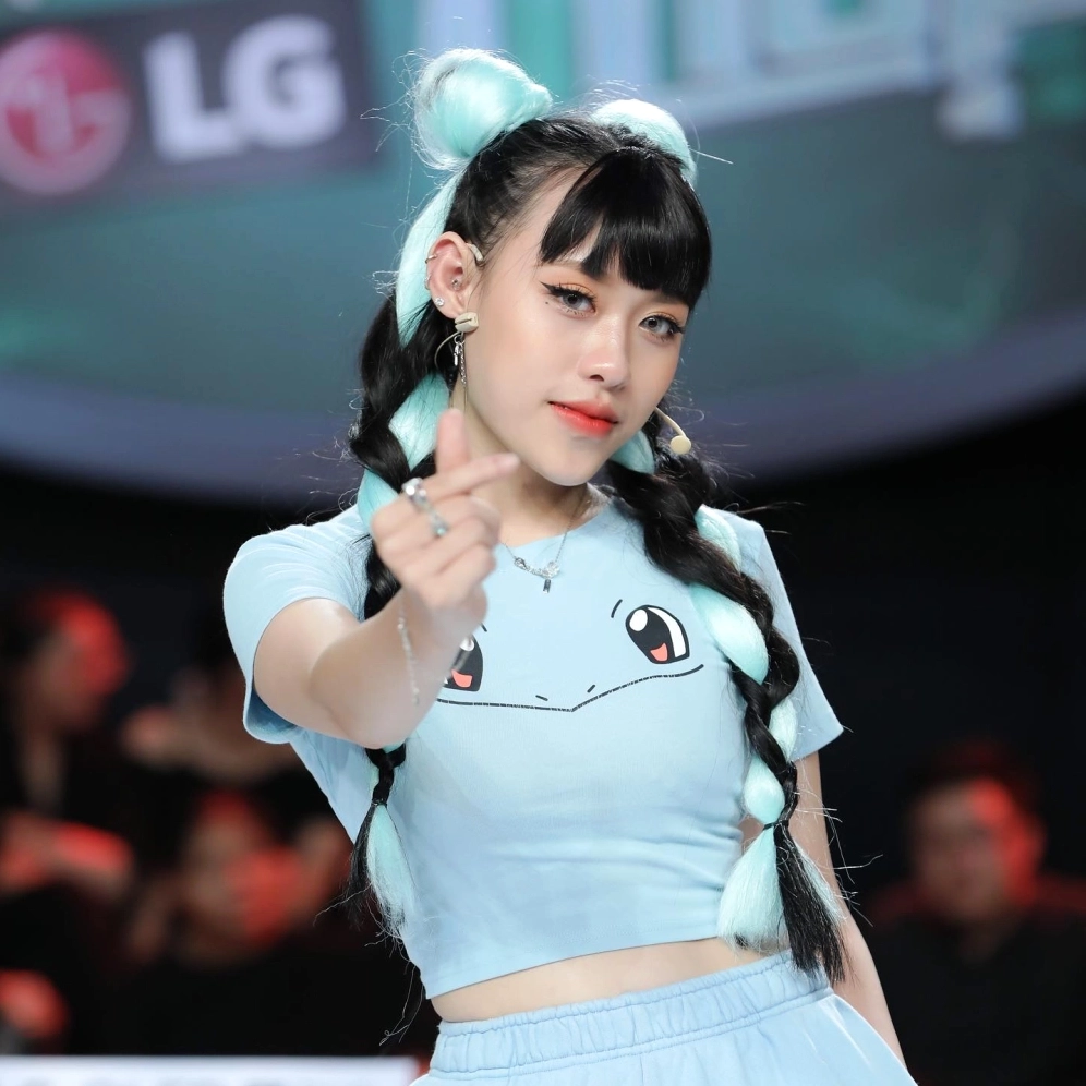Tiktoker Trà Đặng visual năng động