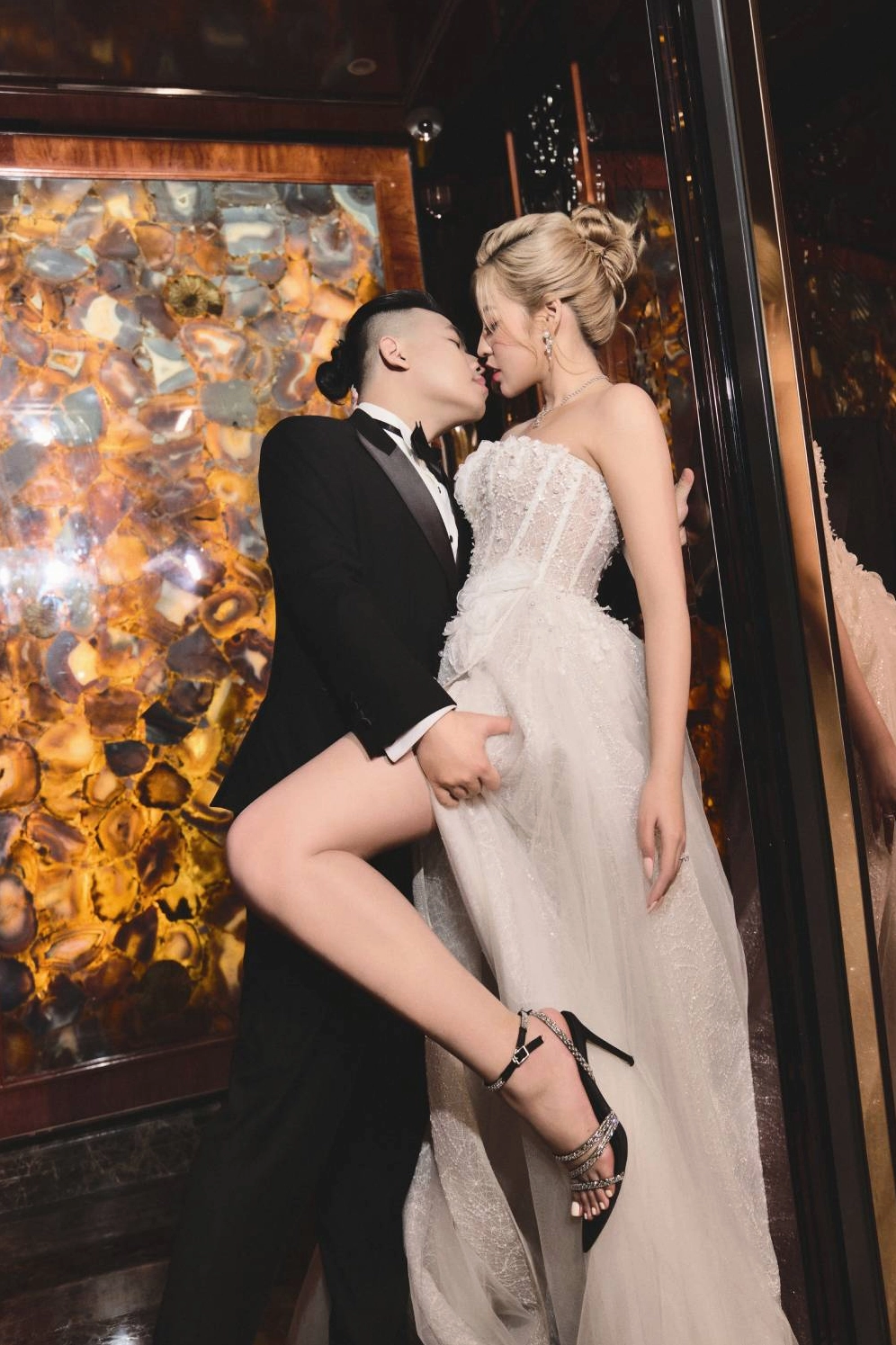 Trần Thanh Tâm quyến rũ ngoại cảnh cưới