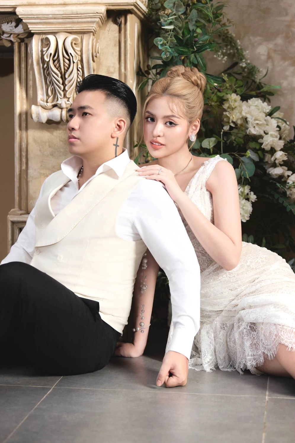 Trần Thanh Tâm thân mật cặp đôi