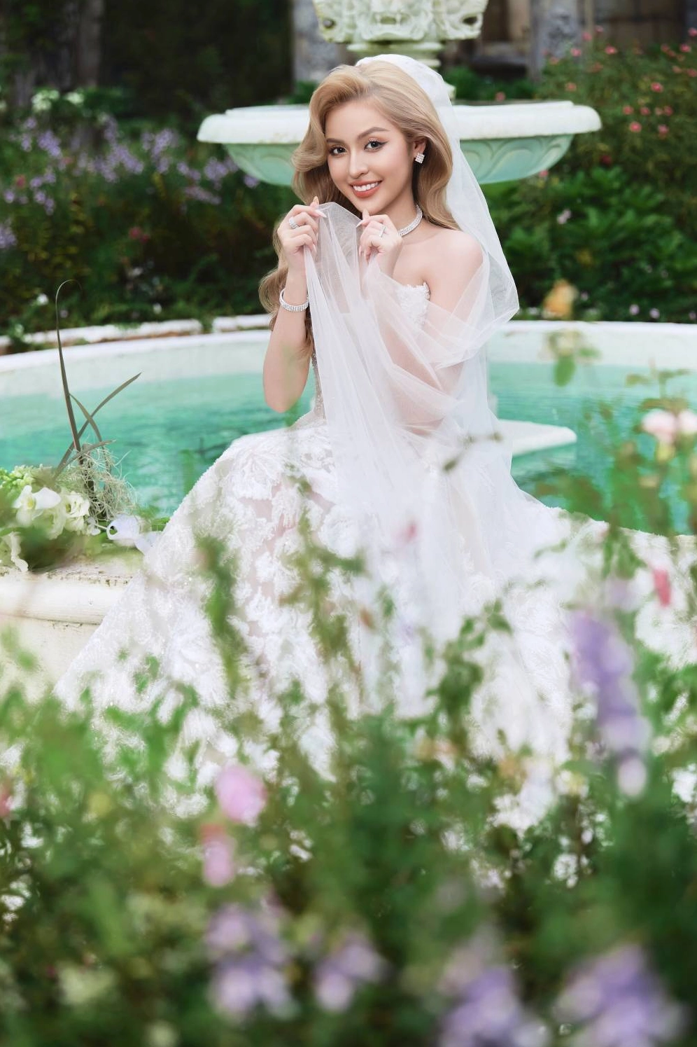 Trần Thanh Tâm tình tứ ảnh cưới