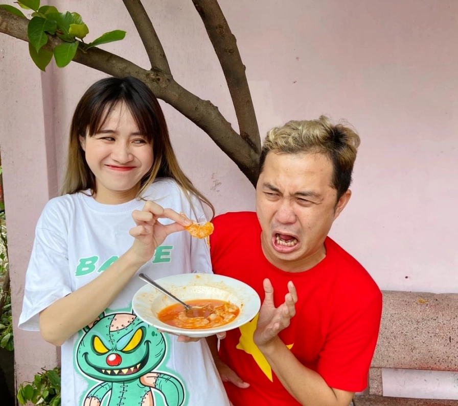 Tường Vyy và chồng YouTuber