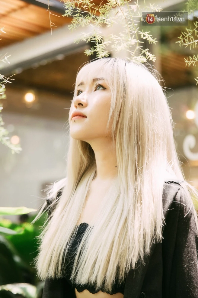 Uyên Pu rạng rỡ thần thái streamer