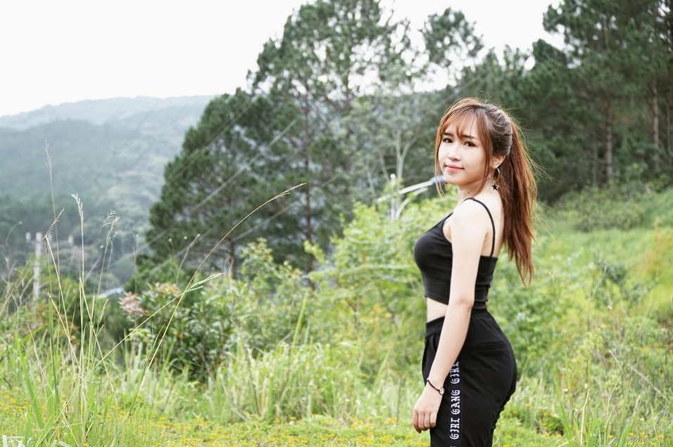 Uyên Pu trẻ trung trong ảnh cũ đẹp mê ly