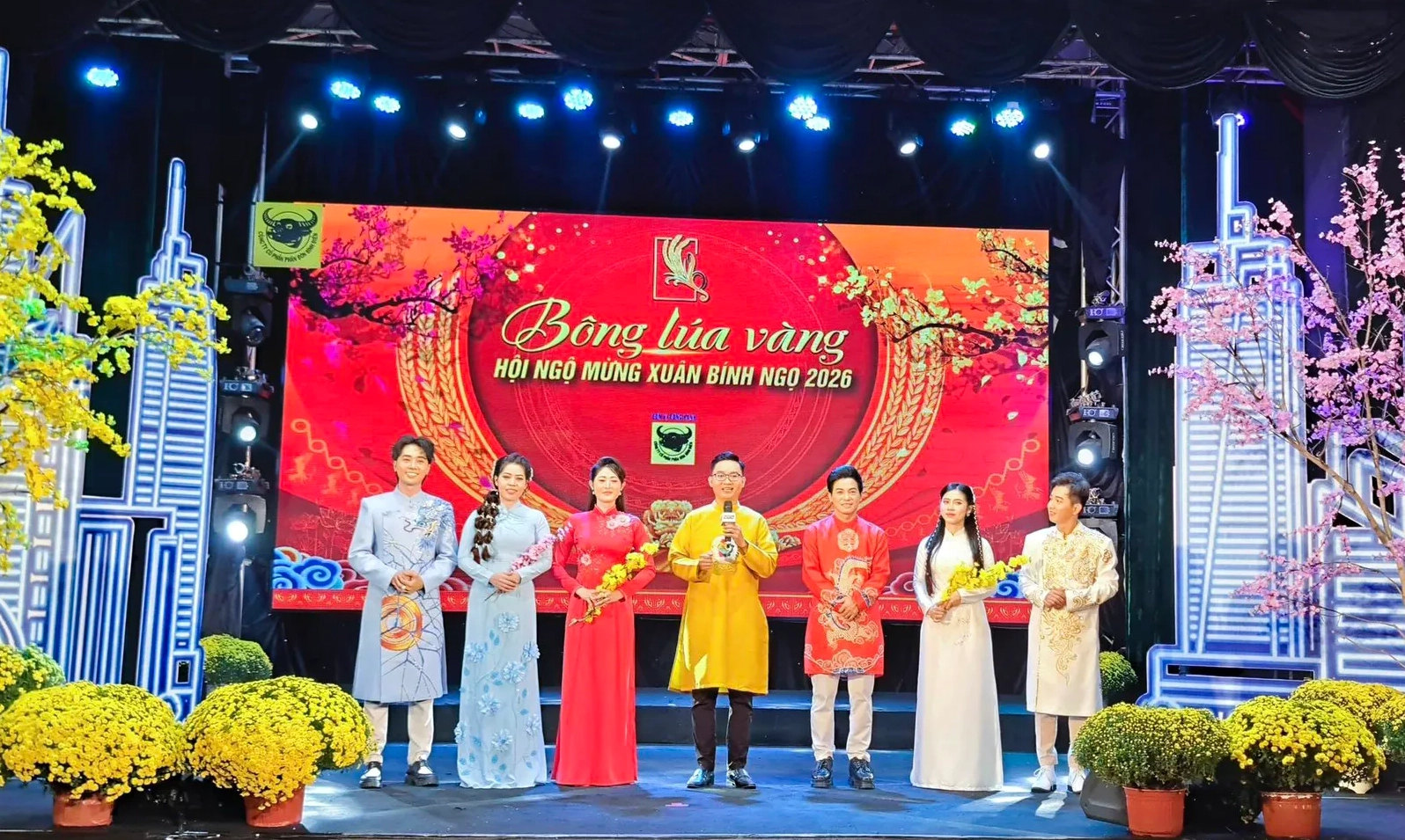 Việt Phương Thoa giao lưu nghệ thuật